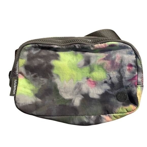 Lululemon Everywhere Belt Bag OS Hyper Dye Rover Multicolor Hands Free Festival - Picture 1 of 6